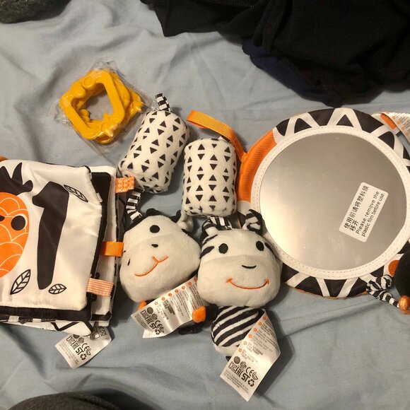 NIB Tumama Kids Black & White High Contrast Baby Sensory Toys Set - Picture 1 of 3
